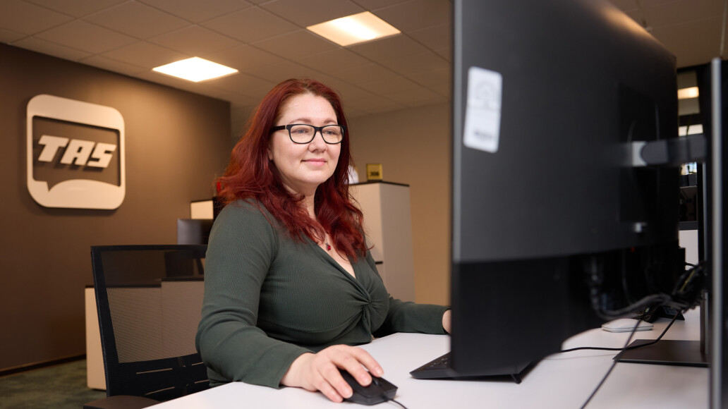 Melanie Rische am Arbeitsplatz in der Leipziger Zentrale.